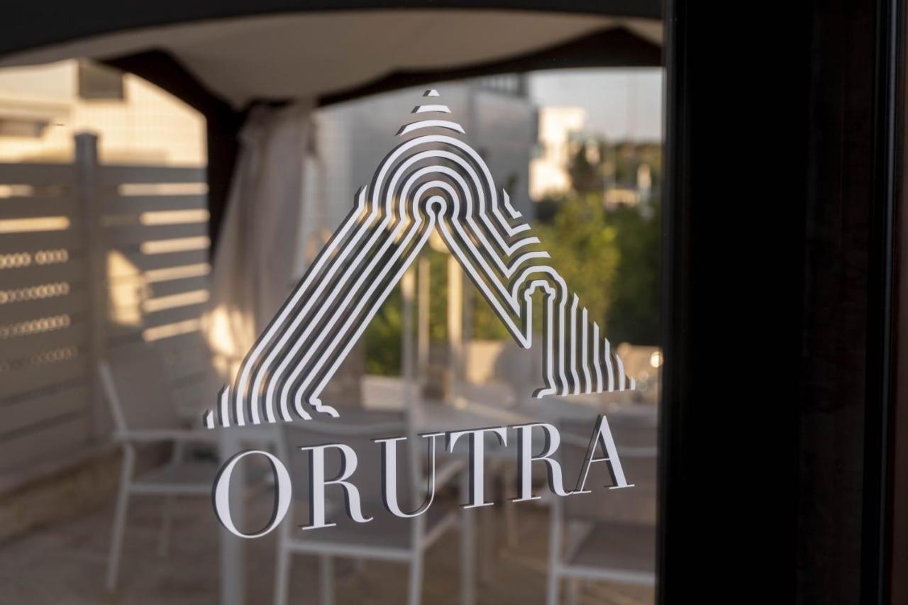 Orutra * Noci